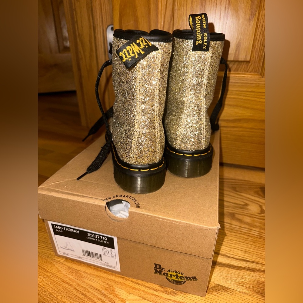 Girls DR Martens size BIG 5 
1460 FARRAH
GOLD
CHUNKY GLITTER - Picture 3 of 9